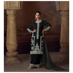 Noor-e-Nazaakat – The Elegance Edit