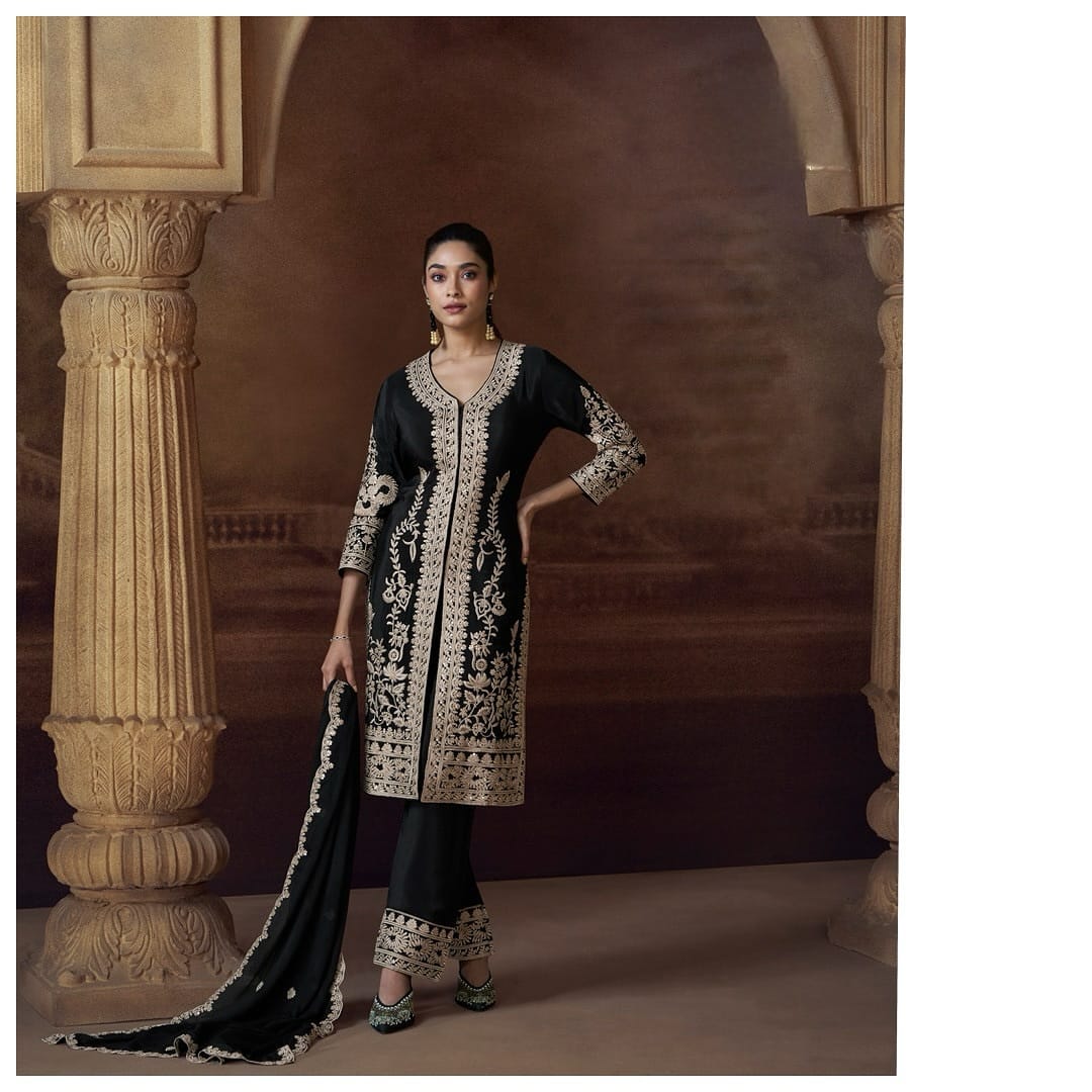 Noor-e-Nazaakat – The Elegance Edit